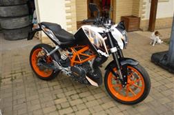 <span>KTM</span> 390 Duke